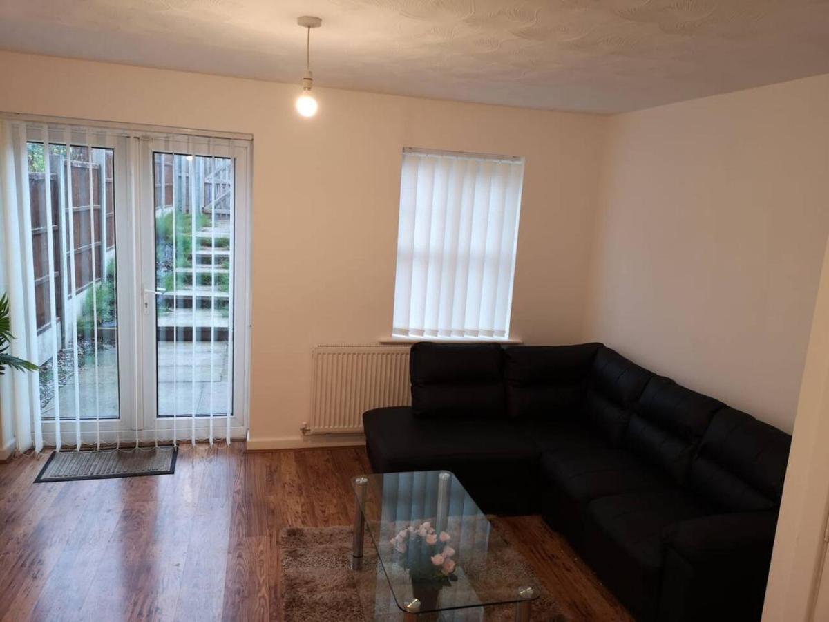 Quiet Residential Area Within Easy Reach To Town Villa Manchester Luaran gambar